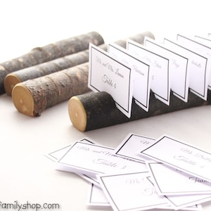 Log placecard kaarthouder met gladde schors tafelsetting rustieke bruiloft display
