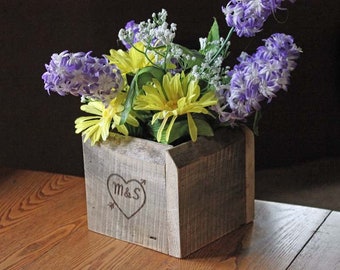 Personalized Rustic Barnwood Boxes, Table Centerpiece Decor, Pallet Box Flower Display Barnwood Woodsy Wedding