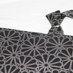 Modern Black and Whtie Flowers Nursing Cover with optional boning and pocket