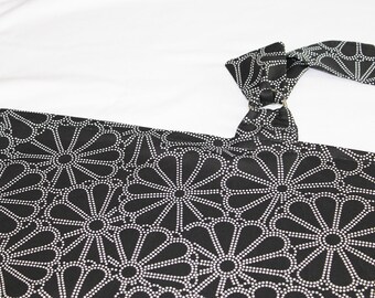 Modern Black and Whtie Flowers Nursing Cover with optional boning and pocket