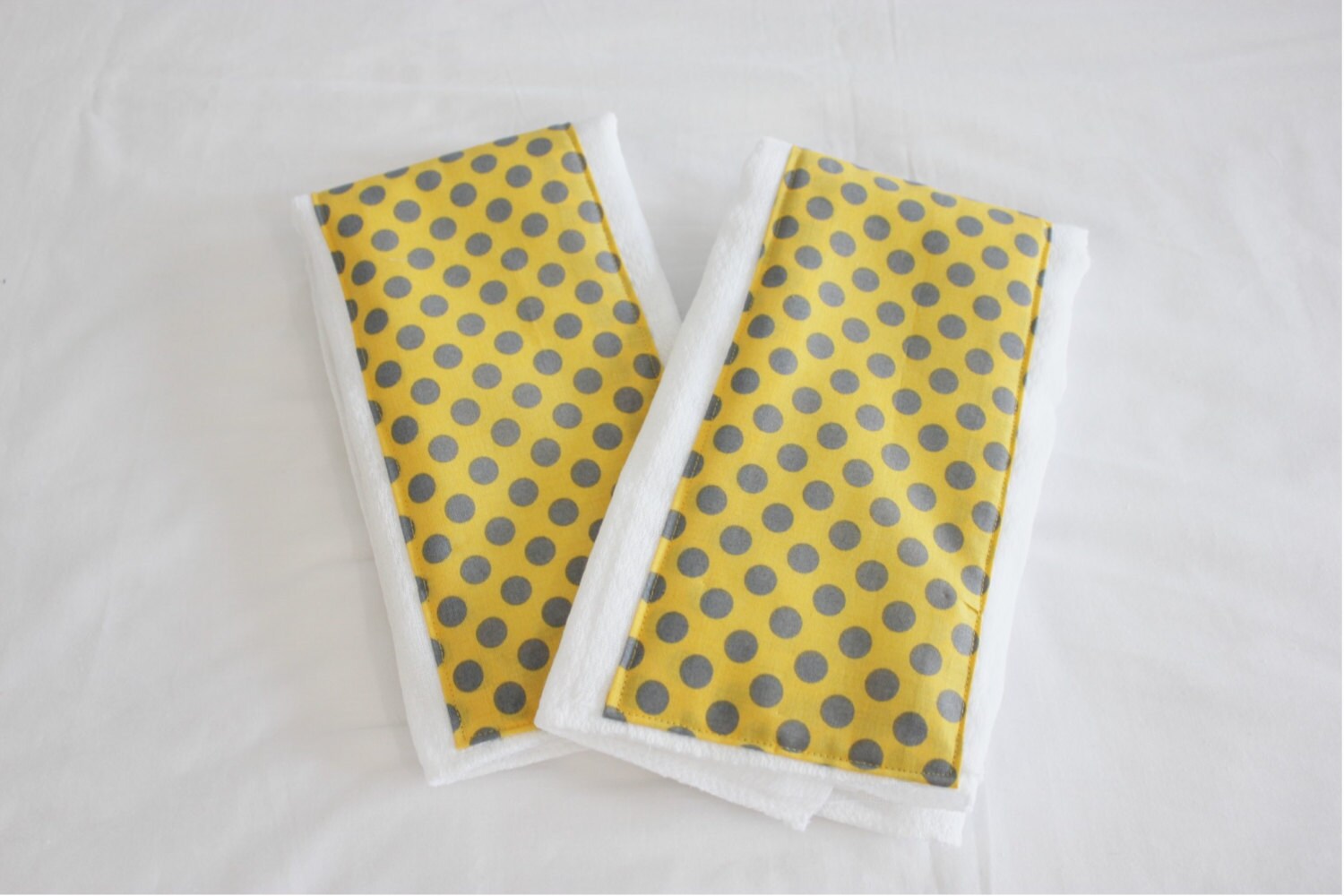 Amarillo y Gris Polka Dots Burp Cloths Set de 2 Etsy España