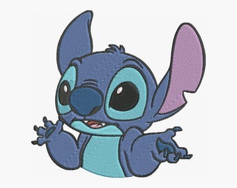Può includere: Immagine ricamata di Stitch, una creatura extraterrestre blu con grandi orecchie e occhi. Il design presenta varie tonalità di blu, con accenti rosa sulle orecchie. Stitch è raffigurato con la bocca aperta e le braccia tese.