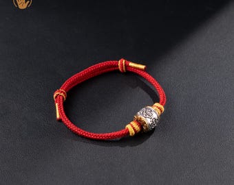 Braccialetto in corda rossa intrecciato a mano con perlina di preghiera Mantra a sei sillabe, amuleto di protezione e pace, regolabile