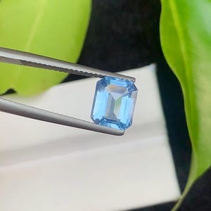Blue Aquamarine Gemstone: 2.25 CT Cushion Cut Stone for Jewelry