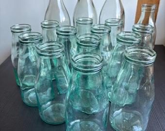 Set di 17 bottiglie di vetro vintage sovietiche - Bottiglie per latte e panna - Epoca URSS - 1 litro, 0,5 litri, barattoli per panna acida - Decorazione rustica per la cucina - Set di vasi