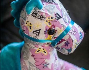 Cavallo ricordo personalizzato: cavallo di peluche realizzato con i vestiti della persona amata