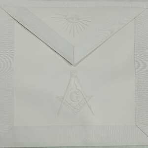 Delantal de cuero bordado a mano de maestro masón MM BLANCO de 16" x 14"