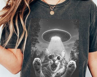 UFO Katze Selfie Shirt, lustiges Alien Meme, Comfort Farben T-Shirt