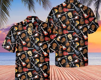 Peut inclure: Chemise noire à manches courtes ornée d'un motif répété de guitares de différentes couleurs, notamment marron, rouge et gris. Les guitares sont disposées de manière aléatoire. La chemise a un col classique.