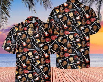 Peut inclure: Chemise noire à manches courtes ornée d'un motif répété de guitares de différentes couleurs, notamment marron, rouge et gris. Les guitares sont disposées de manière aléatoire. La chemise a un col classique.