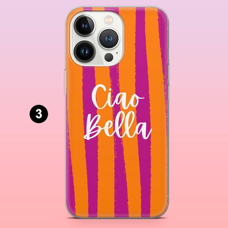 Puede incluir: Una funda de tel&eacute;fono con un dise&ntilde;o vibrante. La funda presenta rayas verticales en naranja y magenta, con las palabras "Ciao Bella" en escritura blanca. La funda est&aacute; dise&ntilde;ada para un tel&eacute;fono inteligente.