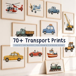Op de afbeelding: Een collectie ingelijste kunstprints met aquarelillustraties van diverse voertuigen, waaronder een rode helikopter, blauw vliegtuig, blauwe vrachtwagen, gele kraan, gele taxi, rode sportwagen, boot en een stoomtrein met de tekst 70+ Transport Prints.