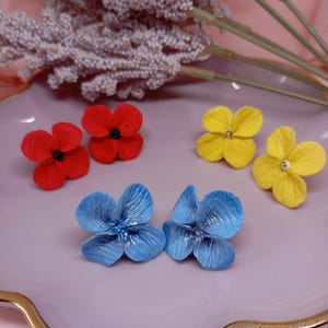 Flower Clay Earrings – Geometric Earrings – Light and Modern Handmade Jewelry