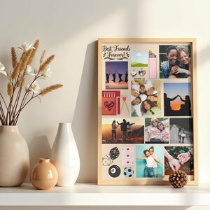 Peut inclure: Un collage encadré en bois avec le texte "Best Friends Forever!". Il contient plusieurs photos d'amis, des dés, un ballon de football et d'autres graphiques sur le thème de l'amitié. Le cadre est de couleur marron clair.