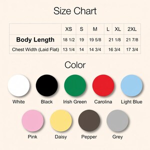 Puede incluir: Una tabla de tallas con medidas de largo de cuerpo y ancho de pecho en pulgadas. La tabla incluye tallas XS a 2XL. Debajo de la tabla hay muestras de color en blanco, negro, verde irland&eacute;s, rojo Carolina, azul claro, rosa, amarillo, marr&oacute;n pimienta y gris.