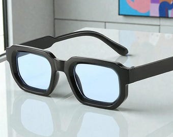 Gafas de sol rectangulares en negro y azul para mujer y hombre, montura pequeña y colorida de diseñador de marca, ideales para exteriores.