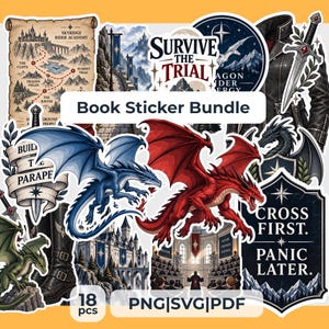 Puede incluir: Una colección de dieciocho pegatinas con temas de fantasía que incluyen un mapa de la Skyridge Rider Academy, un dragón rojo, un dragón azul, una espada, una chaqueta de cuero negra y un escudo con el texto Cross First. Panic Later. y Survive The Trial.