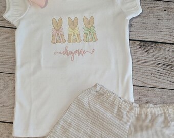 Gepersonaliseerde paasoutfit voor meisjes, borduurset konijn met short met ruches