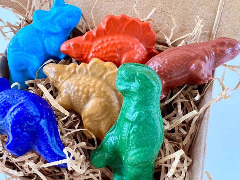 dinosaur crayons set of six dinosaur soy crayons in a box with organic paper shred with colors green orange yellow purple turquoise red