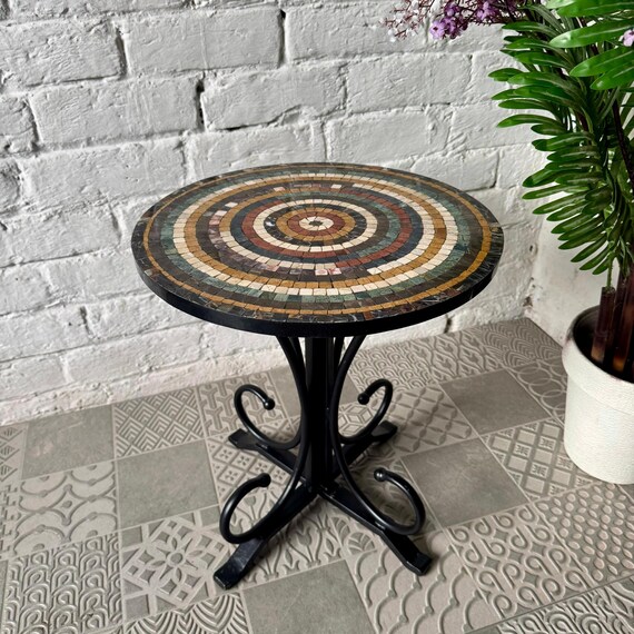 Colorful Aim Stones Round Mosaic Art Patterns Coffee Table with Folded Solid Iron Rod Base Multicolor Design for Country Home Decor