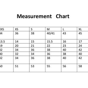 Puede incluir: Una tabla de medidas blanca con texto negro. La tabla muestra tallas de vestido de XXS a 2XL, con medidas correspondientes para la longitud del vestido, hombros, mangas, pecho, cintura, largo de pantal&oacute;n y largo de vestido largo en cm.