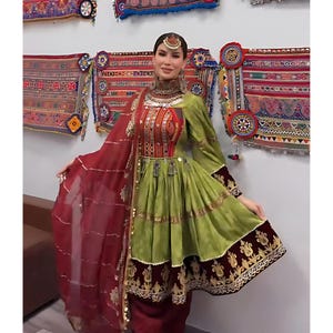 Vestido étnico tradicional feminino afegão requintado - cetim com bordado aree e peito feito à mão, elegante cherma incluído | Casamentos e Eid