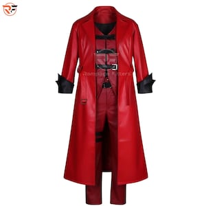 Puede incluir: Un conjunto de disfraz rojo de material similar al cuero, que incluye un abrigo largo, un chaleco y pantalones. El abrigo tiene detalles negros en los puños y un cinturón. El chaleco presenta detalles de hebilla. El texto "Rampage Fitters" es visible.