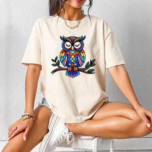 Colorful Owl T-Shirt, Minimalist T-shirt, Bird T-shirt, Owl Lovers Gift, Animal T-shirt, Graphic Owl Tee,   Perfect for Animal Lovers