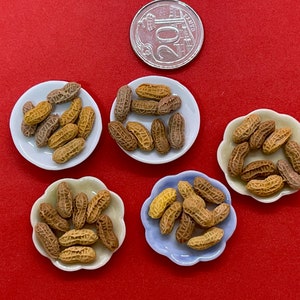 Handmade Miniature Roasted Ground Peanuts on plates, ground nuts mixed, 花生, DIY dollhouse, 1:12, clay, 1 set image 4
