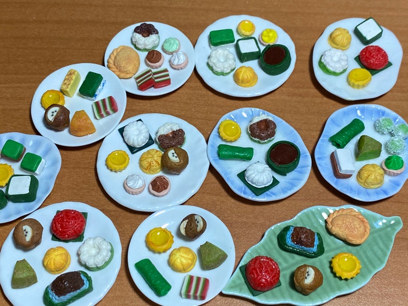 Miniature Singapore Traditional Nonya Kueh Mix Platter, Dollhouse Diner, Ang Ku Kueh, Clay Food, Doll Food Diner Food, Faux Food image 5