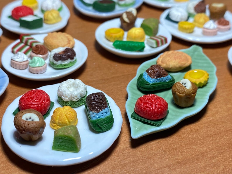 Miniature Singapore Traditional Nonya Kueh Mix Platter, Dollhouse Diner, Ang Ku Kueh, Clay Food, Doll Food Diner Food, Faux Food image 6