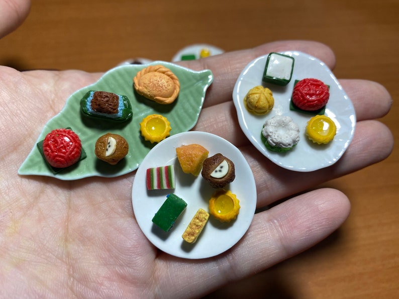 Miniature Singapore Traditional Nonya Kueh Mix Platter, Dollhouse Diner, Ang Ku Kueh, Clay Food, Doll Food Diner Food, Faux Food image 2