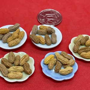 Handmade Miniature Roasted Ground Peanuts on plates, ground nuts mixed, 花生, DIY dollhouse, 1:12, clay, 1 set image 3