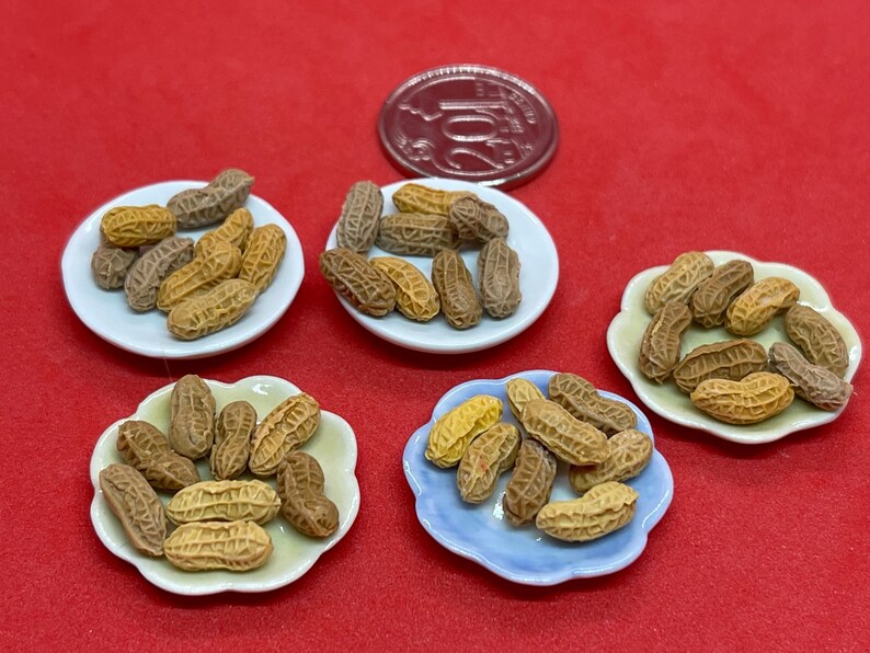 Handmade Miniature Roasted Ground Peanuts on plates, ground nuts mixed, 花生, DIY dollhouse, 1:12, clay, 1 set image 3