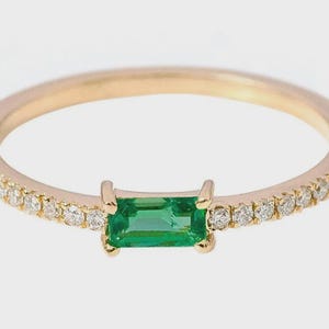 Emerald Baguette Ring , Birthstone Ring , Dainty Ring , Emerald Ring , Stacking Ring , Birthstone Baguette Ring, Minimalist Stackable Ring