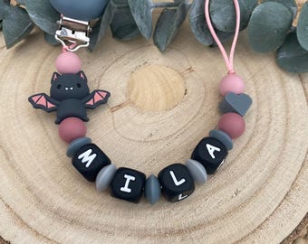 Personalized pacifier chain "Bat" with name, including gift bag with individual print.