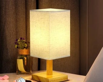 北欧風無垢材LEDテーブルランプ：居心地の良いリネンの寝室インテリア