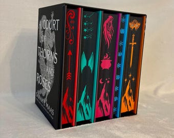 Caja ACOTAR UK de Sarah J Maas con bordes pintados a medida