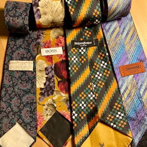 Vintage designerslipsar i siden – Missoni, YSL, Gucci, Hugo Boss