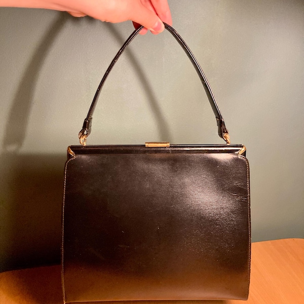 Vintage leren portemonnees met handvat uit de jaren 60 — Paar gestructureerde retro handtassen uit West-Duitsland