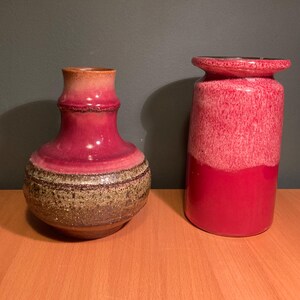 Vasi vintage in ceramica rosa tedesca, stile Mid-Century Modern, in ceramica rosa lampone, anni '50-'70.