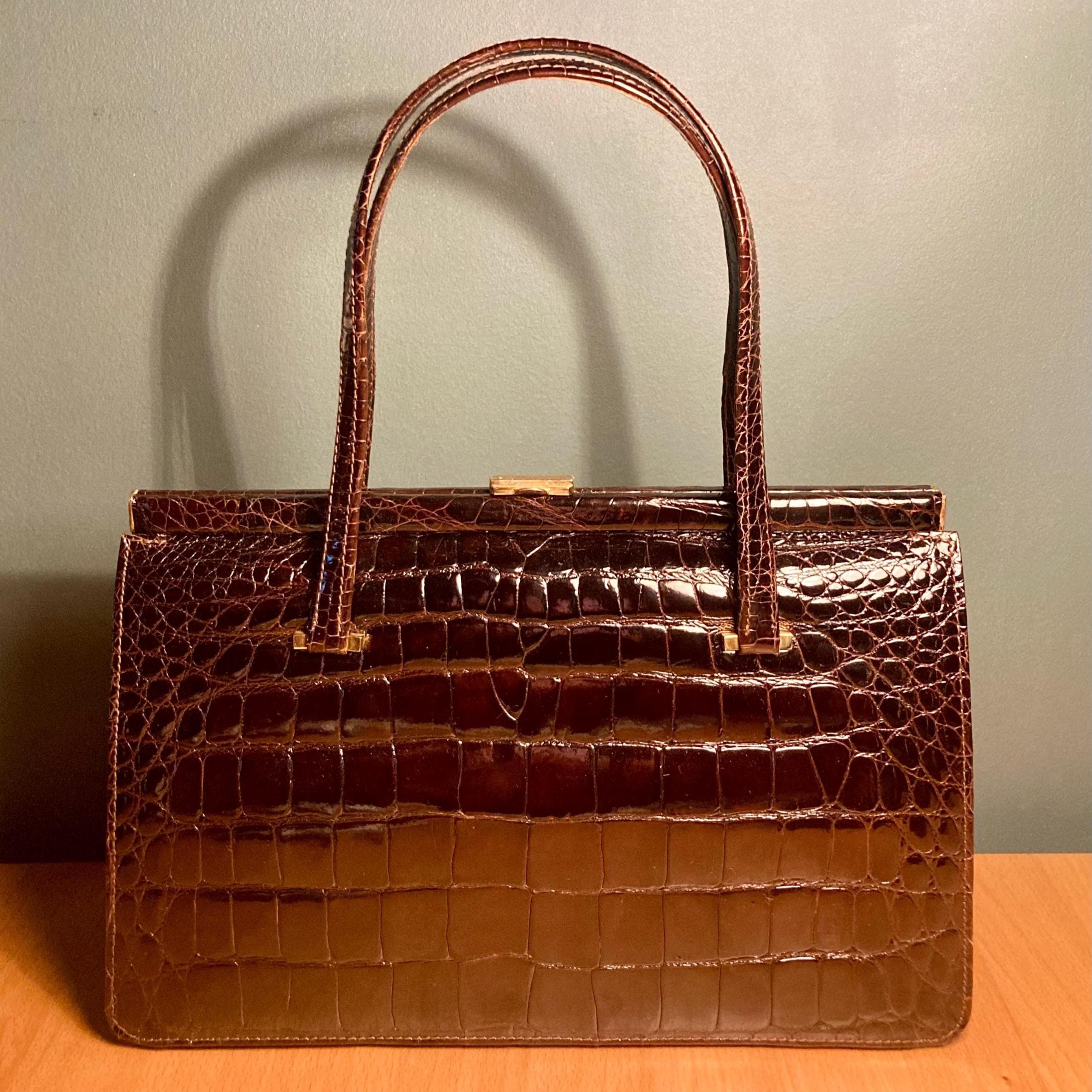 【希少柄】CROCODILE　ショルダーバッグ　カービング　レザー OLD/VINTAGE】カービングレザー/ショルダーバッグ/used | TORTOISE