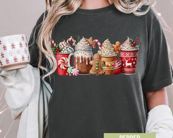 Camiseta navideña con estampado de pan de jengibre y café, camiseta de cuello redondo con estampado de café con leche navideño, regalo para amantes del café, camiseta festiva de Navidad