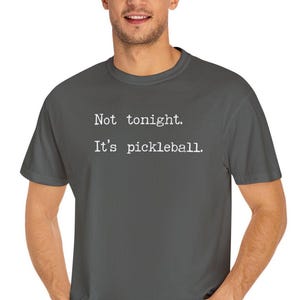 Camiseta esportiva divertida para fãs de Pickleball, camiseta de aniversário de qualidade, camiseta moderna para Pickleball, camiseta divertida para pai e mãe, camiseta
