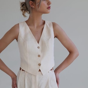 linen vest women, linen vest top, V-neck linen waistcoat, button linen vest, fitted linen top, linen tank top, sleeveless linen top
