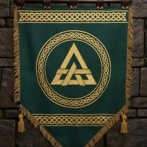 Vikingabannrar i ull med sublimeringsprocess, läderöglor och trästänger