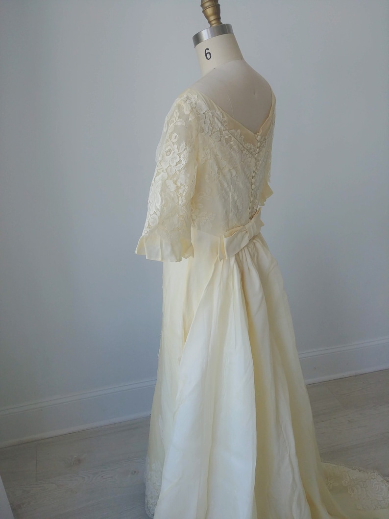 1950s wedding dress with train image 3