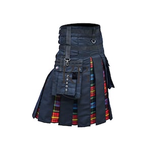 Peut inclure: Un kilt utilitaire noir avec une doublure à carreaux et plusieurs poches. Le kilt est doté d'une ceinture en cuir noir avec des boucles et des sangles.