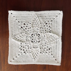 Patrón de crochet para el cuadrado de la abuela Avalon en PDF