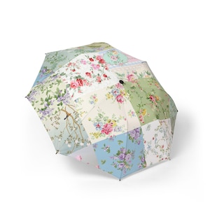 Paraguas semiautomático plegable con estampado floral de patchwork.